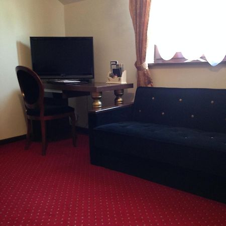 Dwor Kombornia Hotel&Spa Ruang foto