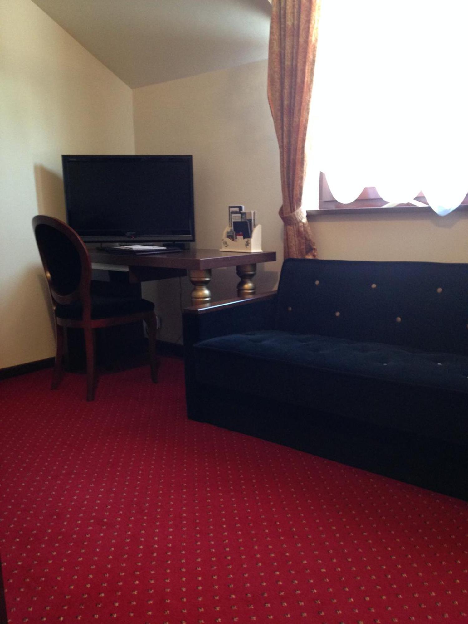 Dwor Kombornia Hotel&Spa Ruang foto