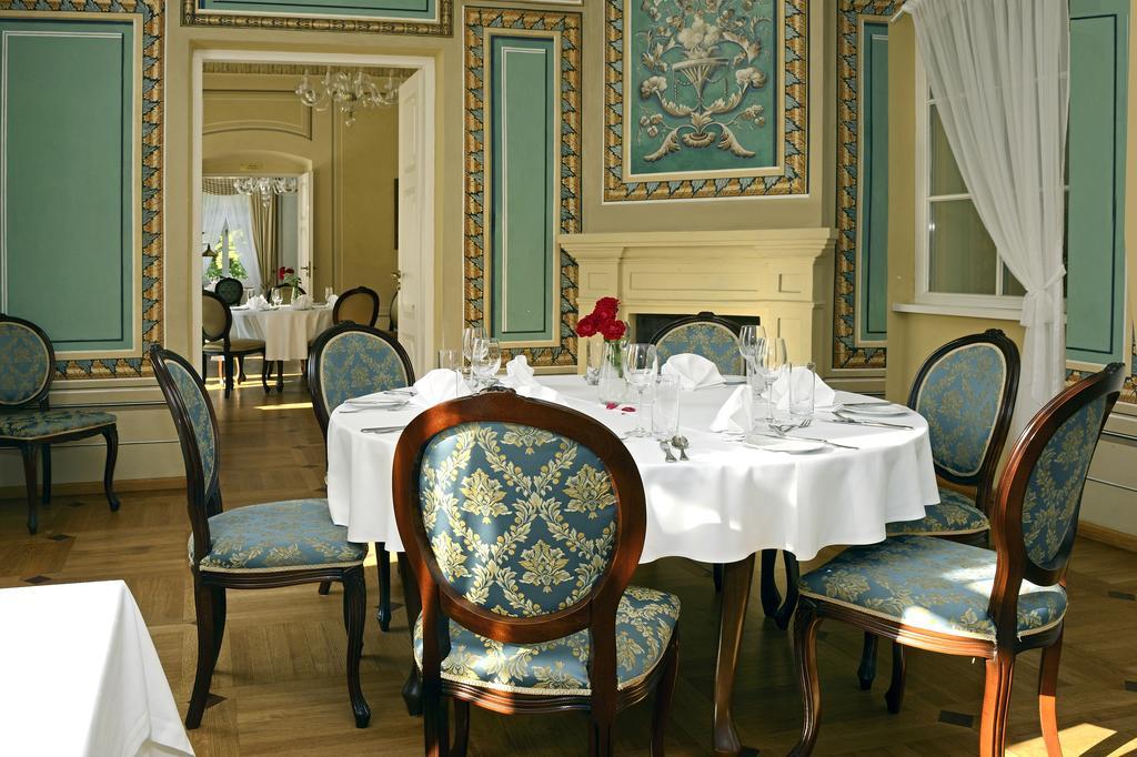 Dwor Kombornia Hotel&Spa Bagian luar foto