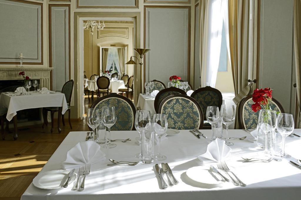 Dwor Kombornia Hotel&Spa Bagian luar foto