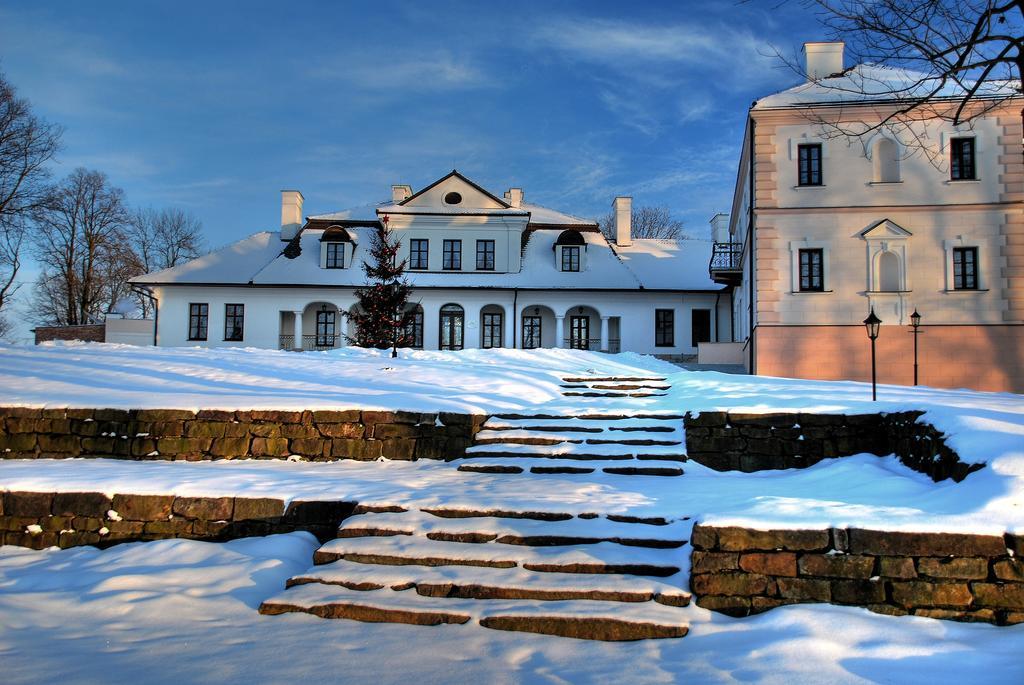 Dwor Kombornia Hotel&Spa Bagian luar foto
