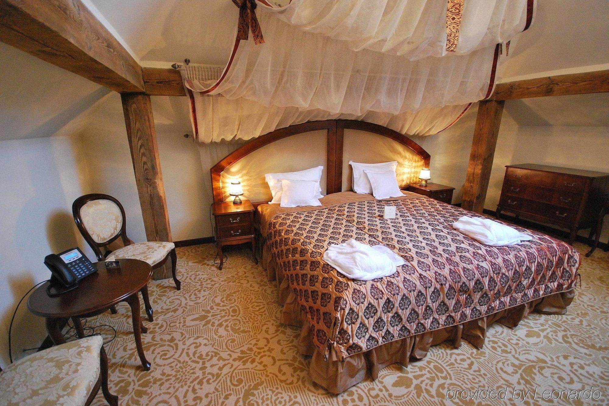 Dwor Kombornia Hotel&Spa Bagian luar foto