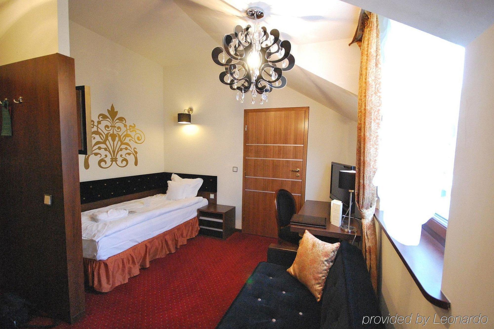 Dwor Kombornia Hotel&Spa Bagian luar foto