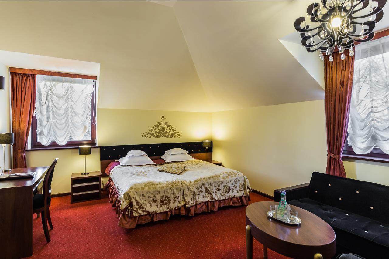 Dwor Kombornia Hotel&Spa Bagian luar foto