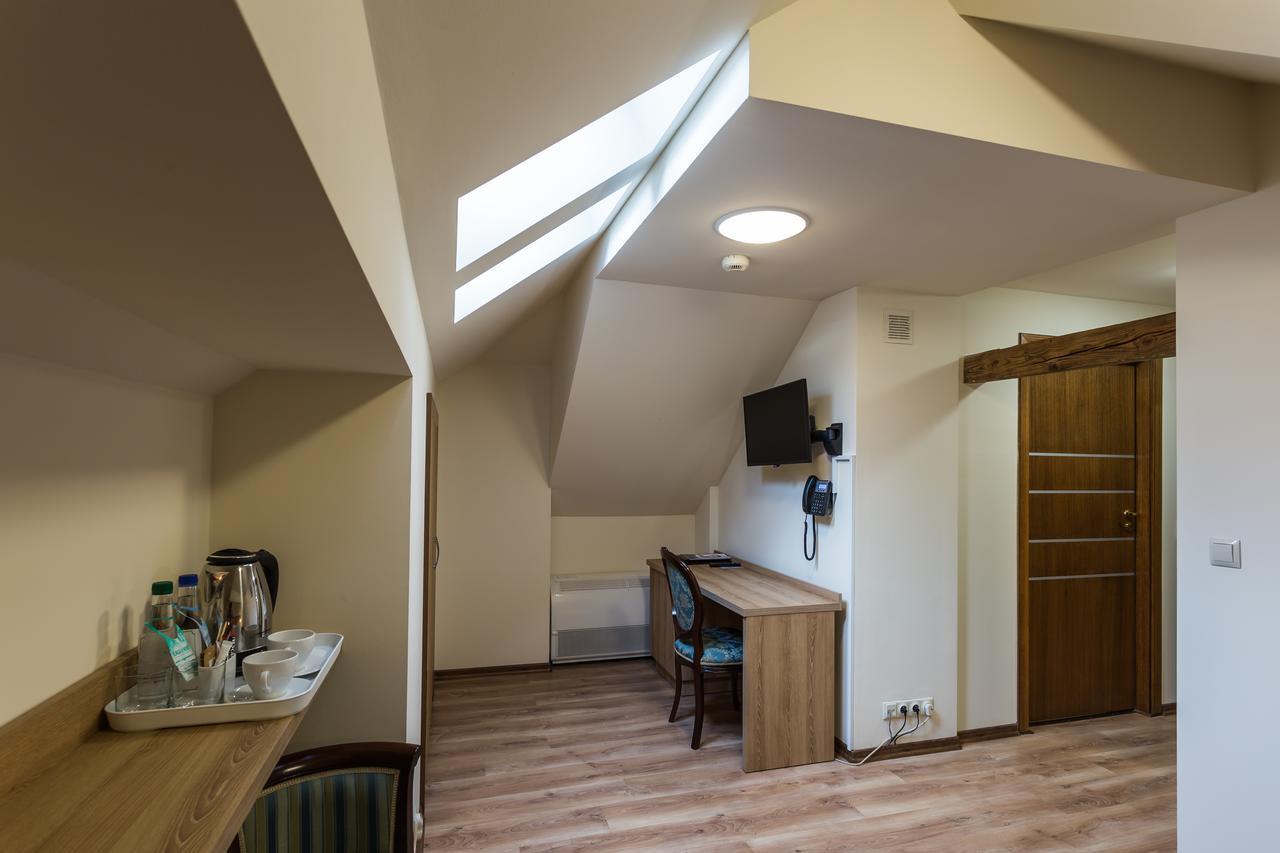 Dwor Kombornia Hotel&Spa Bagian luar foto