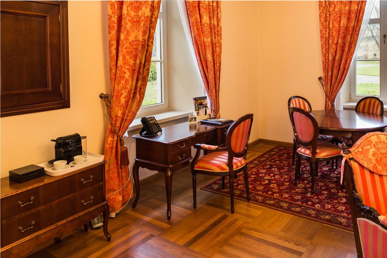 Dwor Kombornia Hotel&Spa Bagian luar foto