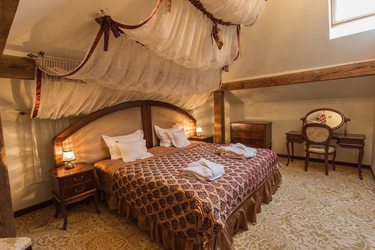 Dwor Kombornia Hotel&Spa Bagian luar foto
