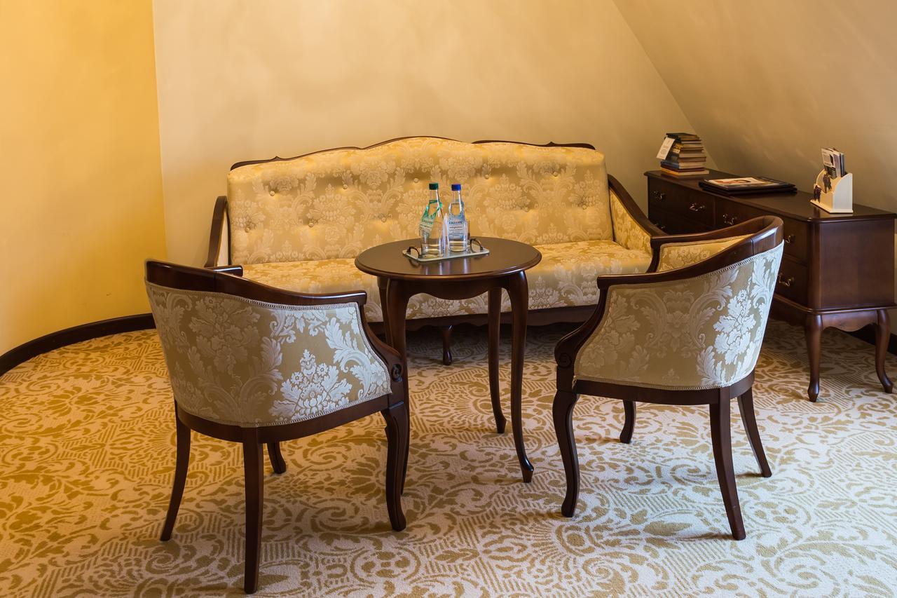 Dwor Kombornia Hotel&Spa Bagian luar foto