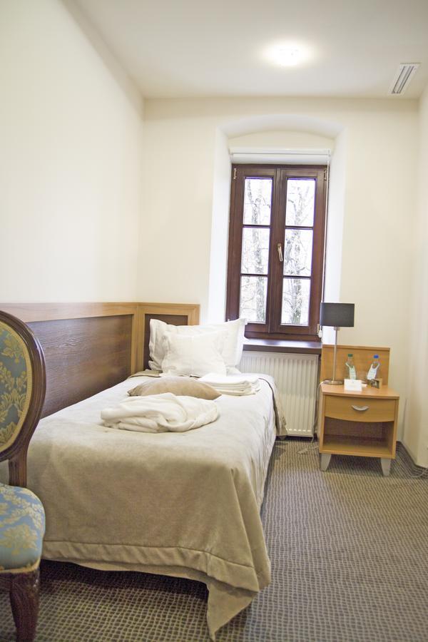 Dwor Kombornia Hotel&Spa Bagian luar foto