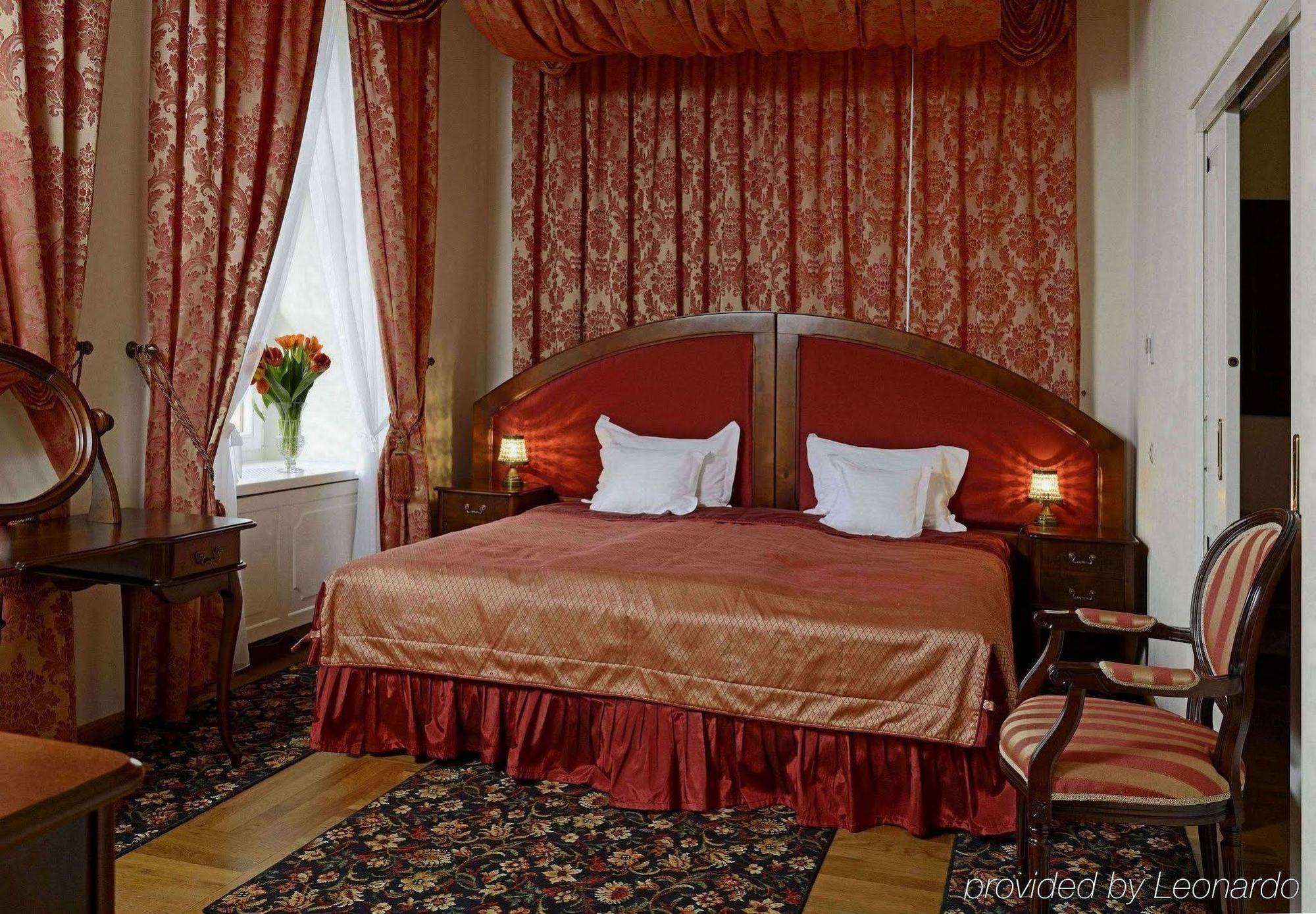 Dwor Kombornia Hotel&Spa Bagian luar foto
