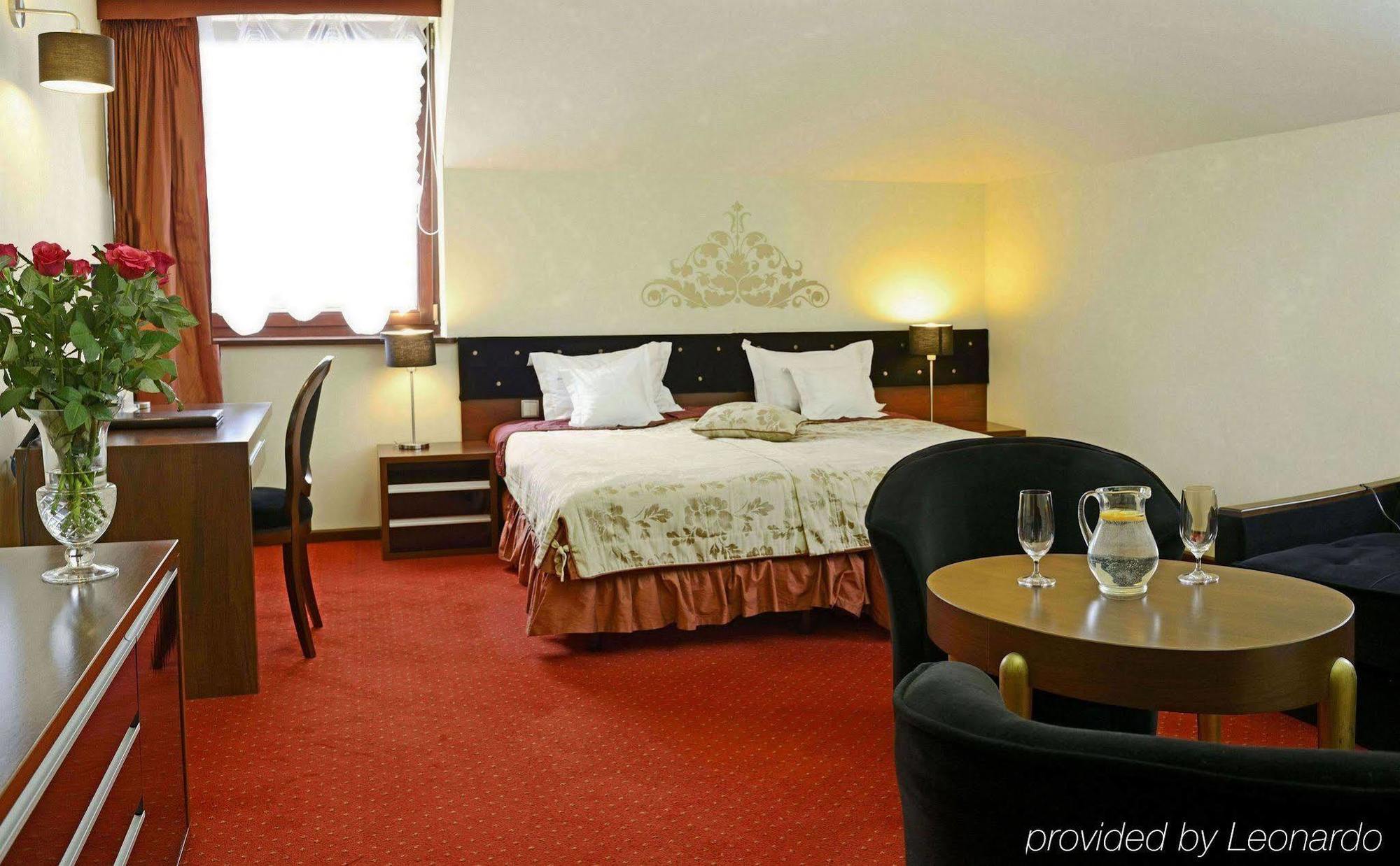 Dwor Kombornia Hotel&Spa Bagian luar foto