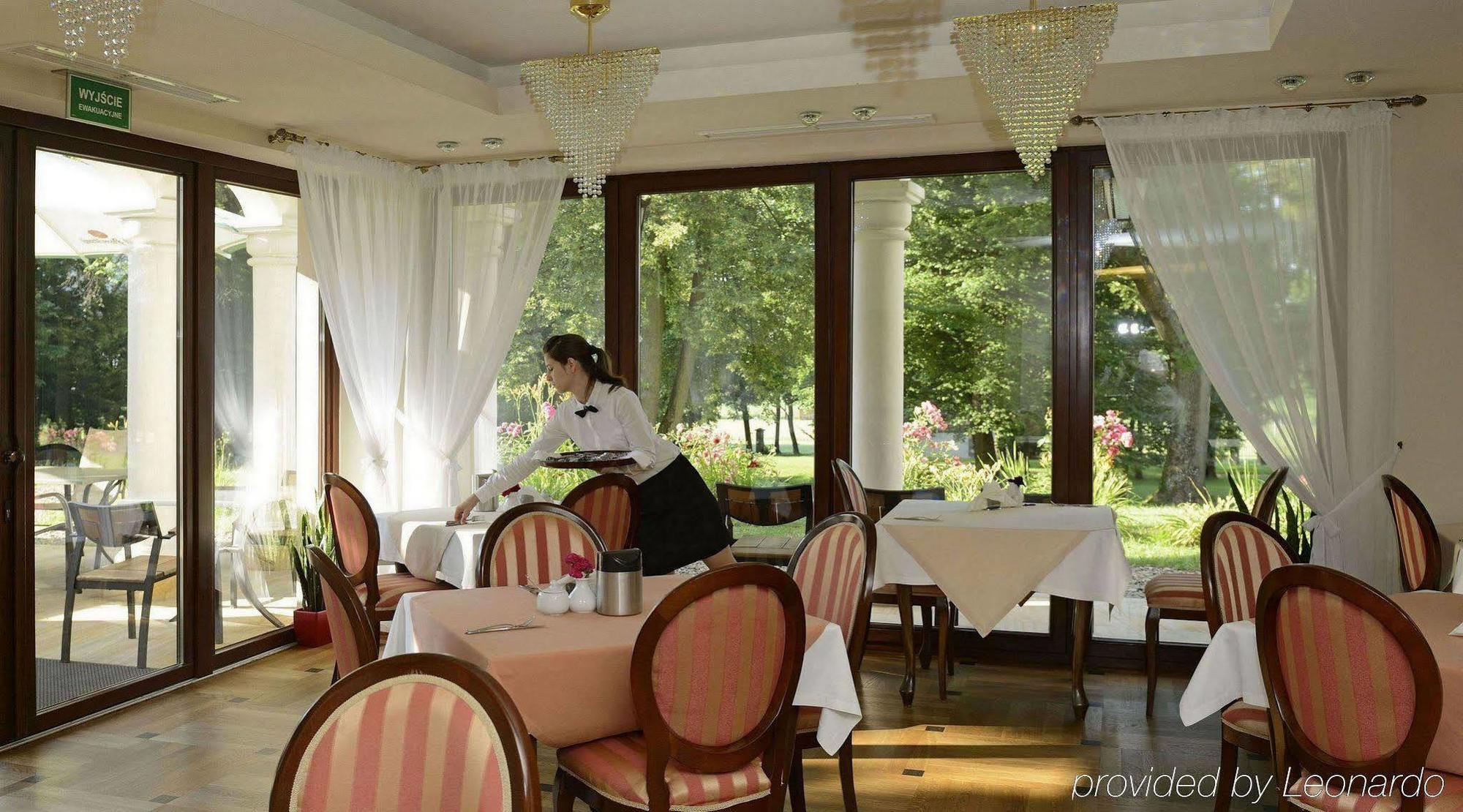 Dwor Kombornia Hotel&Spa Bagian luar foto