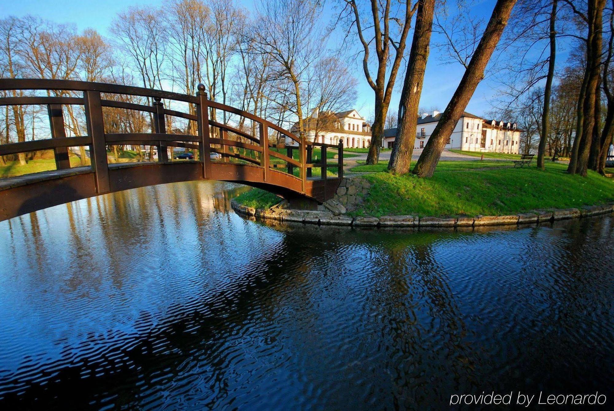 Dwor Kombornia Hotel&Spa Bagian luar foto