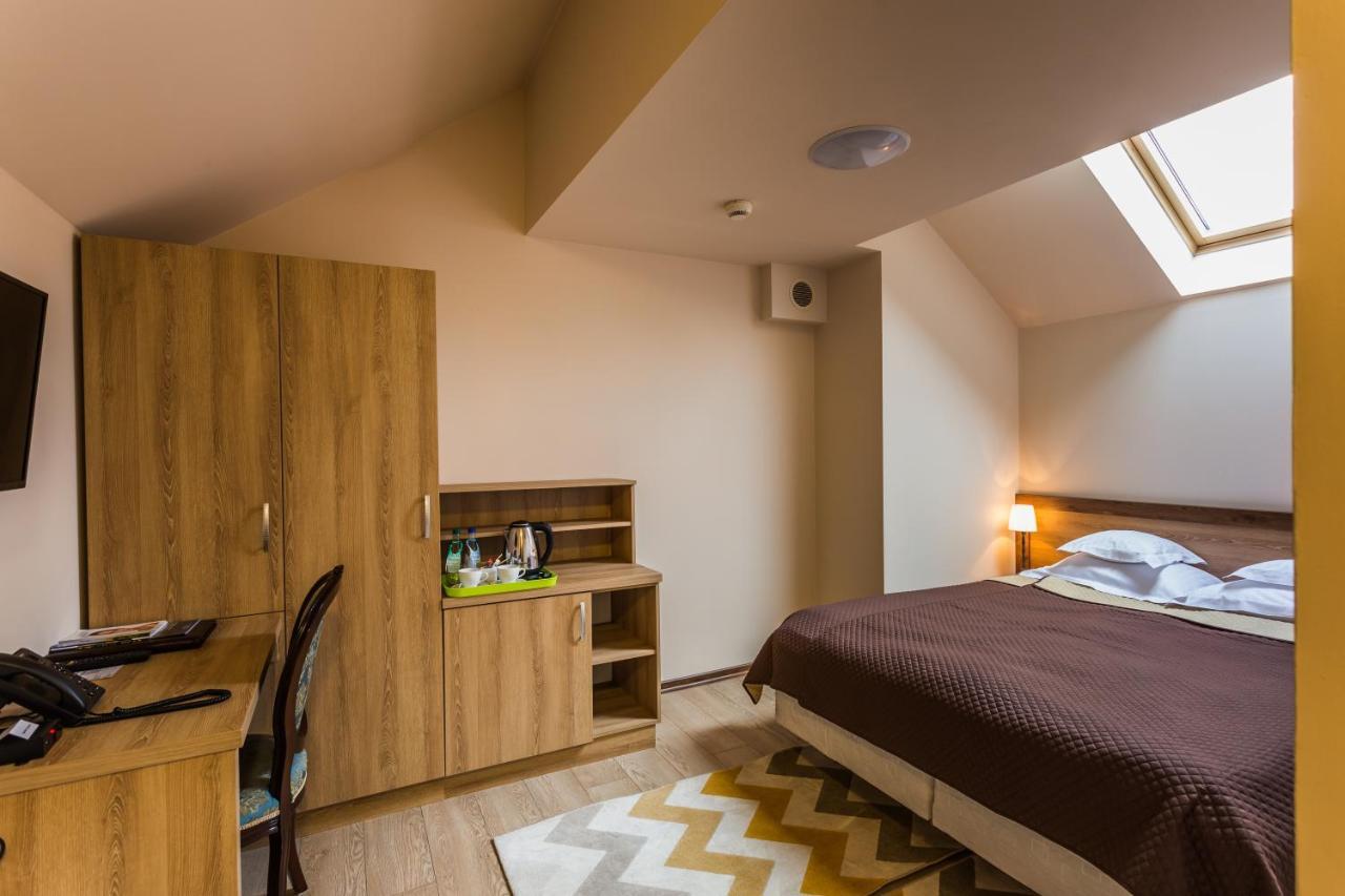 Dwor Kombornia Hotel&Spa Bagian luar foto
