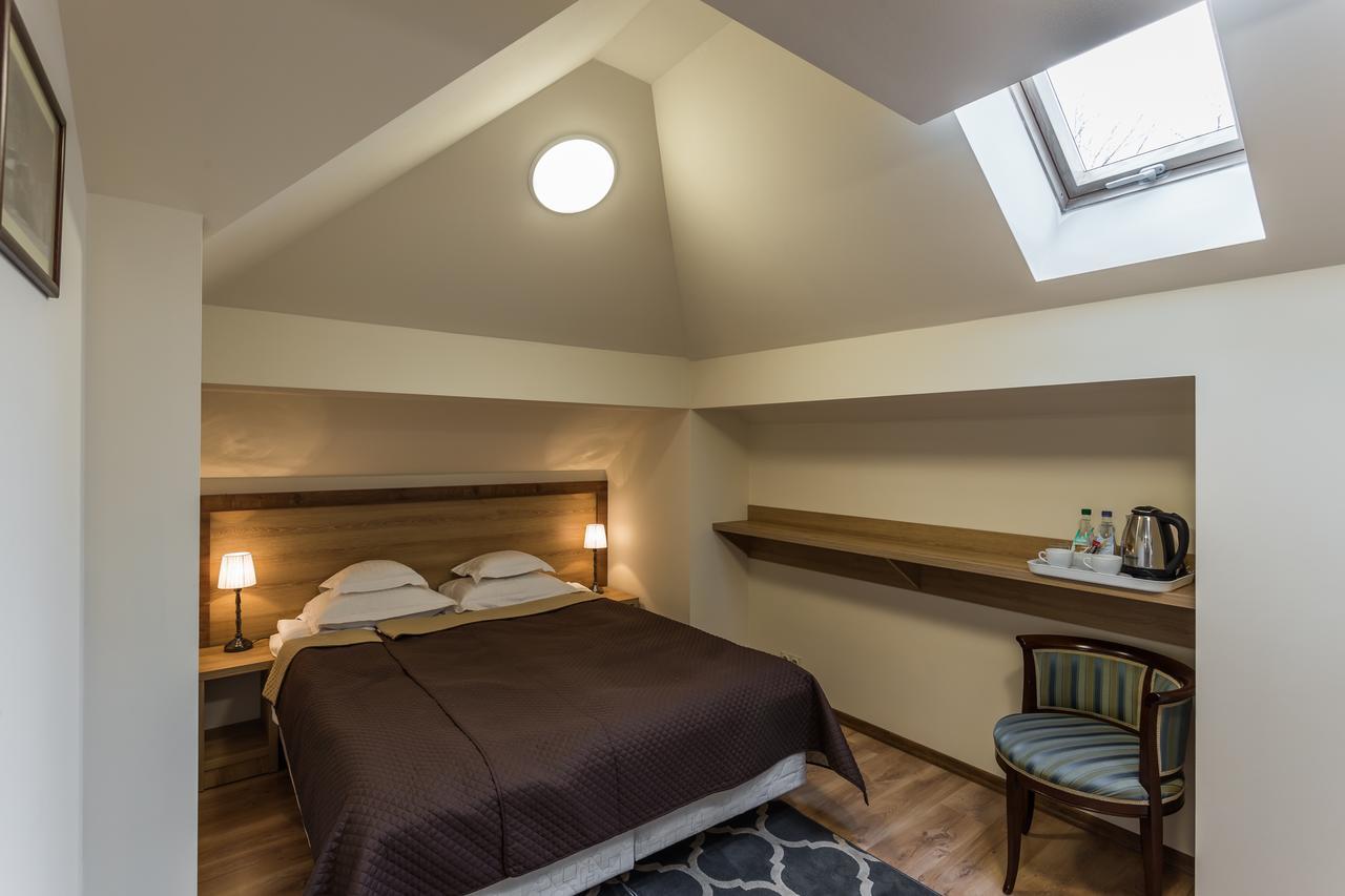 Dwor Kombornia Hotel&Spa Bagian luar foto