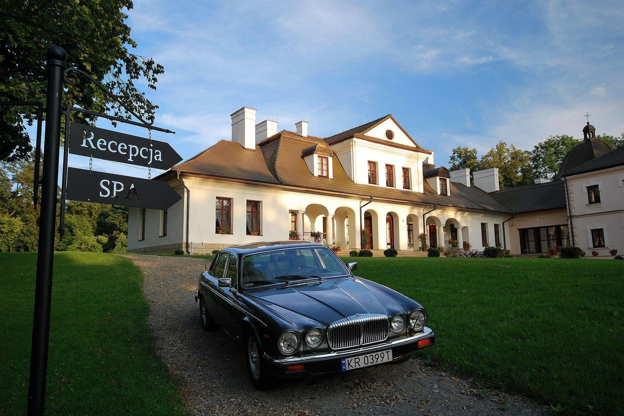Dwor Kombornia Hotel&Spa Bagian luar foto